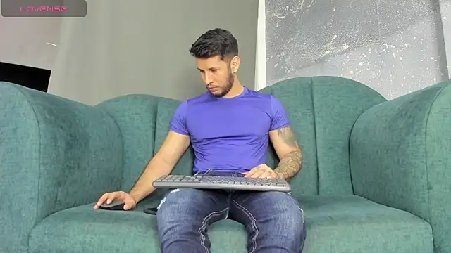 Snapshot of George_Diesell chatting on October 2025 04:19:02 AM George Diesell online show from October 2025 04:19:02 AM