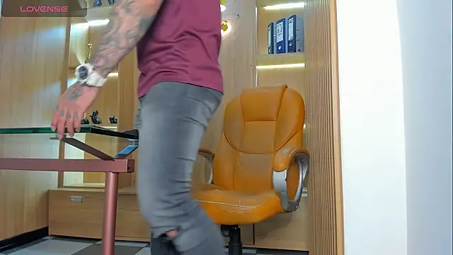 Snapshot of George_Diesell chatting on November 2025 08:32:01 PM George Diesell online show from November 2025 08:32:01 PM