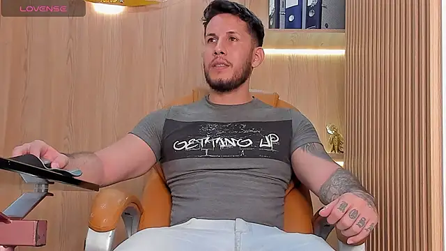 Snapshot of George_Diesell chatting on November 2025 09:04:01 PM George Diesell online show from November 2025 09:04:01 PM