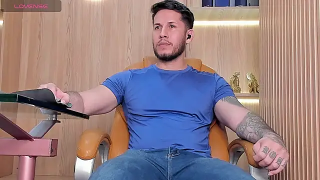 Snapshot of George_Diesell chatting on November 2025 08:29:01 PM George Diesell online show from November 2025 08:29:01 PM