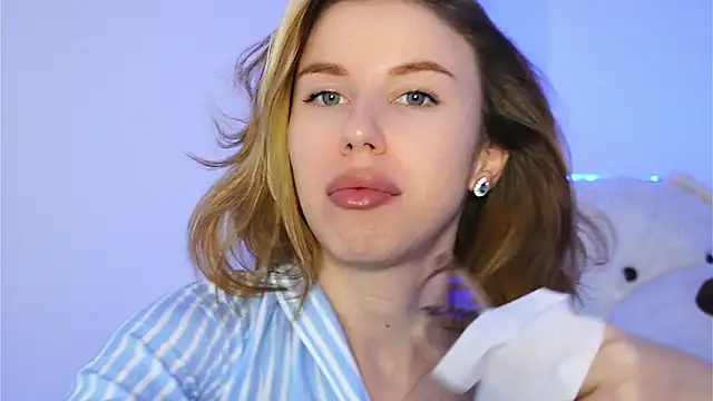 Snapshot of ivyleague_ chatting on March 2026 06:25:01 PM ivyleague online show from March 2026 06:25:01 PM