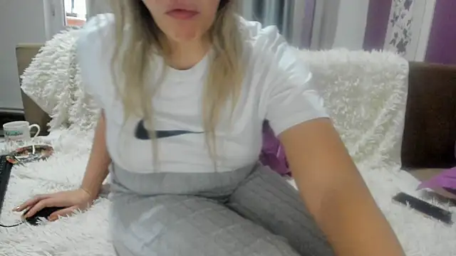 Dyana Kaylinn online show from December 2024 07:24:01 AM