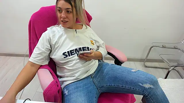 Dyana Kaylinn online show from January 2025 04:01:02 AM