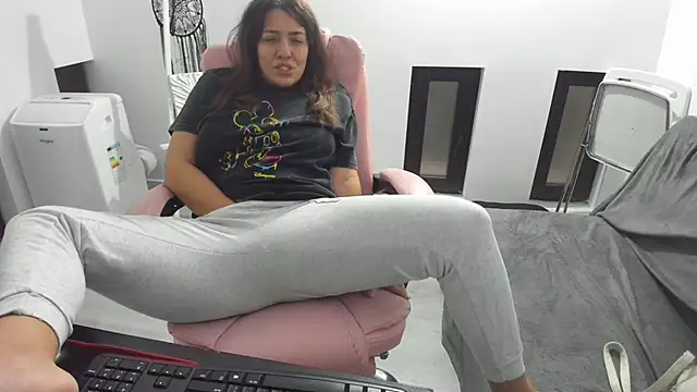 Dyana Kaylinn online show from September 2025 03:50:02 AM