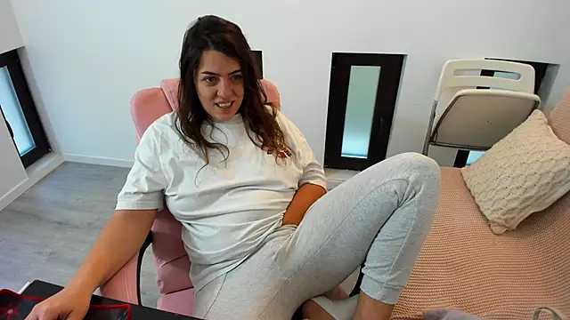 Dyana Kaylinn online show from November 2025 05:32:02 AM