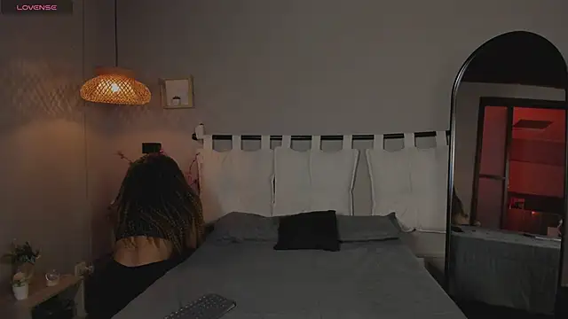 nayah   online show from March 2025 08:11:02 PM