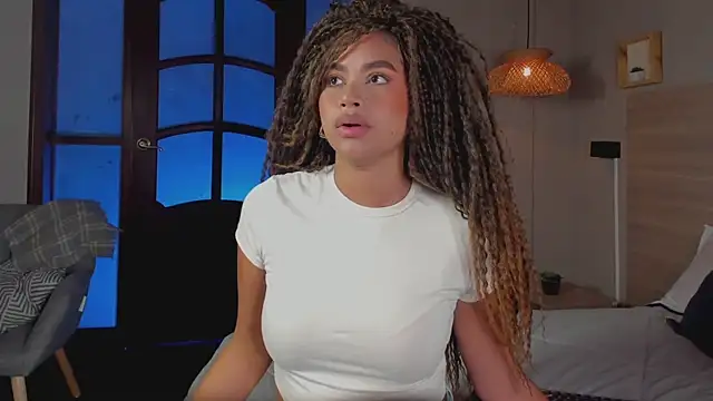 nayah   online show from November 2025 09:15:01 PM