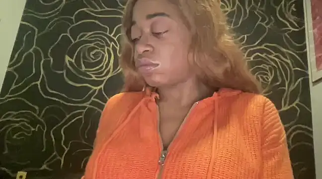 Snapshot of MommyConfident chatting on December 2024 10:36:01 PM MommyConfident online show from December 2024 10:36:01 PM