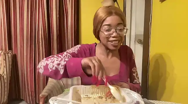 Snapshot of MommyConfident chatting on January 2025 04:10:02 AM MommyConfident online show from January 2025 04:10:02 AM