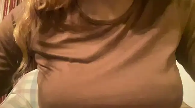 Snapshot of MommyConfident chatting on January 2025 12:57:02 AM MommyConfident online show from January 2025 12:57:02 AM