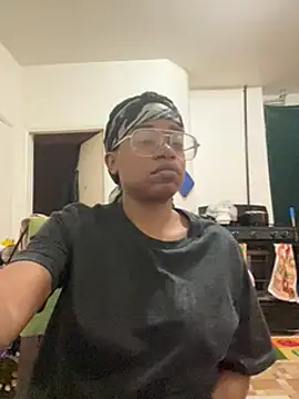 Snapshot of MommyConfident chatting on January 2025 10:49:02 AM MommyConfident online show from January 2025 10:49:02 AM