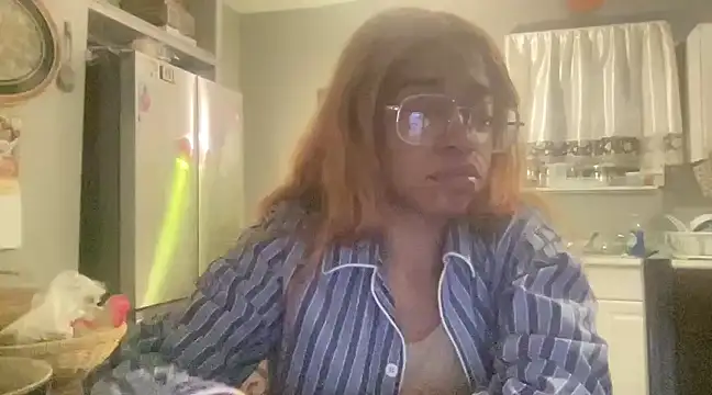 Snapshot of MommyConfident chatting on January 2025 01:58:02 AM MommyConfident online show from January 2025 01:58:02 AM