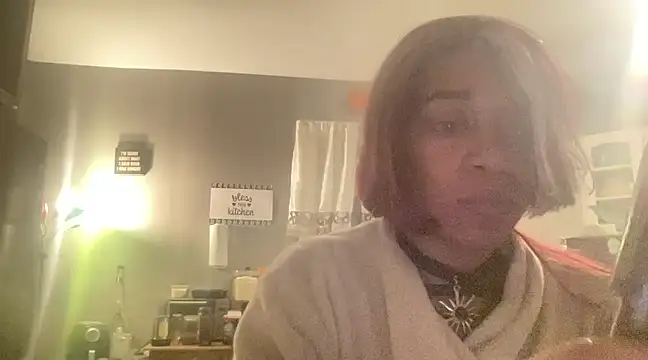 Snapshot of MommyConfident chatting on February 2025 04:14:02 AM MommyConfident online show from February 2025 04:14:02 AM