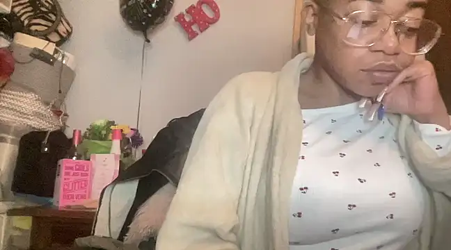 Snapshot of MommyConfident chatting on February 2025 07:26:02 AM MommyConfident online show from February 2025 07:26:02 AM