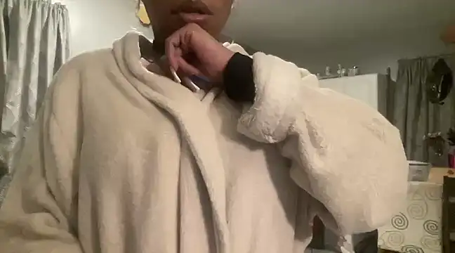 Snapshot of MommyConfident chatting on February 2025 09:02:01 AM MommyConfident online show from February 2025 09:02:01 AM