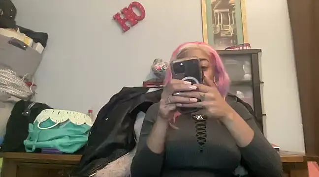 Snapshot of MommyConfident chatting on March 2025 06:19:02 AM MommyConfident online show from March 2025 06:19:02 AM