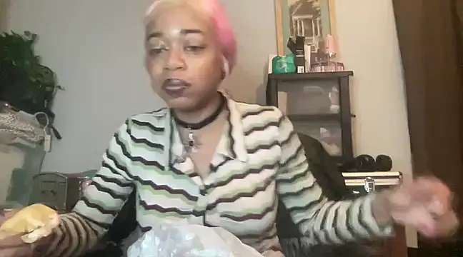 Snapshot of MommyConfident chatting on March 2025 10:42:01 PM MommyConfident online show from March 2025 10:42:01 PM