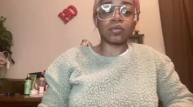 Snapshot of MommyConfident chatting on March 2025 01:11:02 AM MommyConfident online show from March 2025 01:11:02 AM