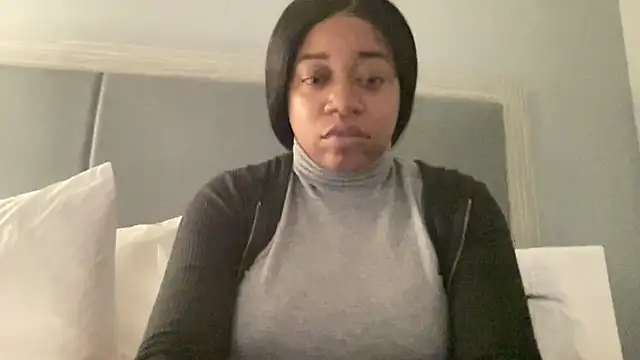 Snapshot of MommyConfident chatting on October 2025 12:22:02 AM MommyConfident online show from October 2025 12:22:02 AM