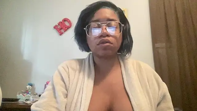 Snapshot of MommyConfident chatting on October 2025 01:12:01 PM MommyConfident online show from October 2025 01:12:01 PM