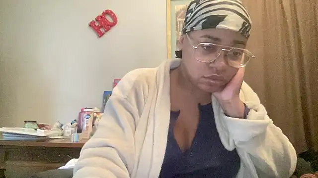 MommyConfident online show from December 2025 03:10:01 PM