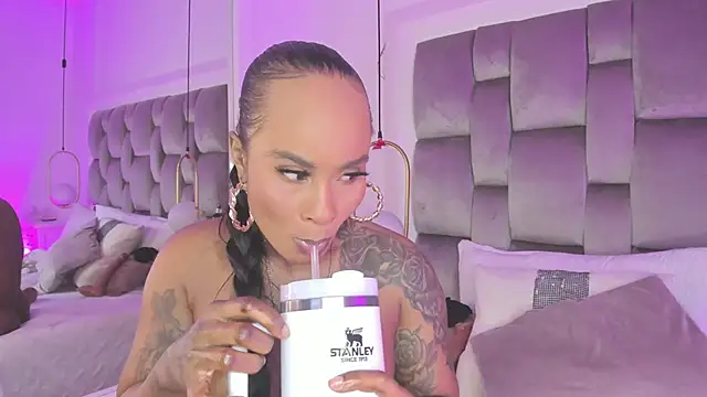 Snapshot of PamelaMendez_ chatting on February 2025 05:46:01 AM PamelaMendez online show from February 2025 05:46:01 AM