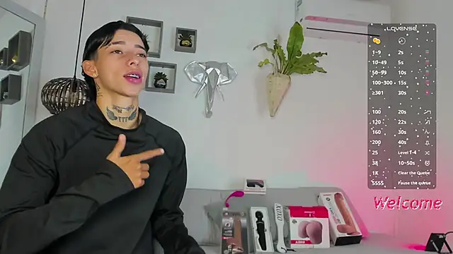 Snapshot of AmberAdams_ chatting on December 2025 03:08:01 PM AmberAdams online show from December 2025 03:08:01 PM