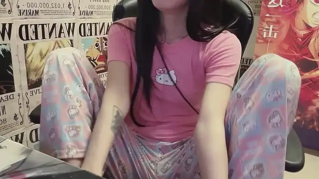 SNAKEgirlQAQ online show from May 2026 06:09:01 PM