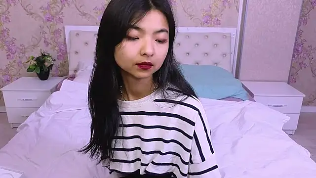 Snapshot of Shy_Kira chatting on December 2024 12:29:02 PM Shy Kira online show from December 2024 12:29:02 PM