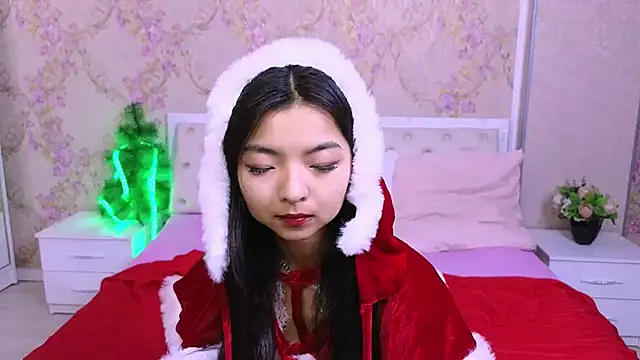 Snapshot of Shy_Kira chatting on December 2024 12:44:02 PM Shy Kira online show from December 2024 12:44:02 PM