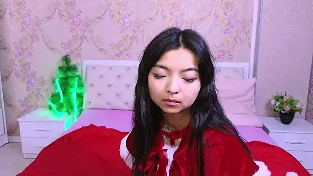 Snapshot of Shy_Kira chatting on December 2024 06:53:02 PM Shy Kira online show from December 2024 06:53:02 PM