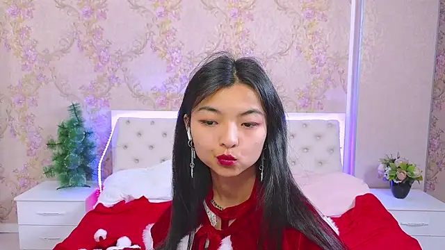 Snapshot of Shy_Kira chatting on December 2024 01:44:01 PM Shy Kira online show from December 2024 01:44:01 PM