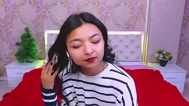 Snapshot of Shy_Kira chatting on December 2024 12:33:01 PM Shy Kira online show from December 2024 12:33:01 PM