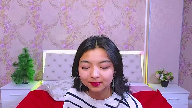 Snapshot of Shy_Kira chatting on December 2024 06:42:02 PM Shy Kira online show from December 2024 06:42:02 PM