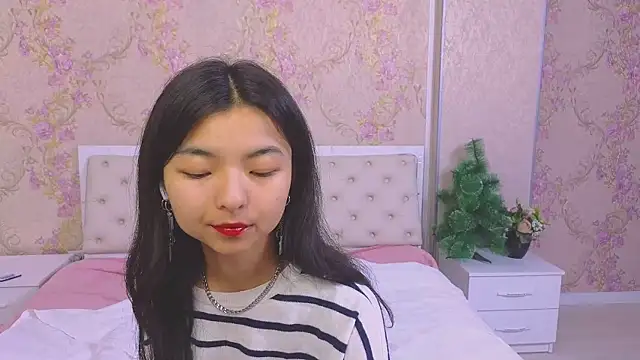 Snapshot of Shy_Kira chatting on December 2024 01:00:02 PM Shy Kira online show from December 2024 01:00:02 PM