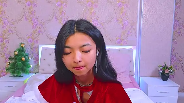 Snapshot of Shy_Kira chatting on December 2024 06:37:02 PM Shy Kira online show from December 2024 06:37:02 PM