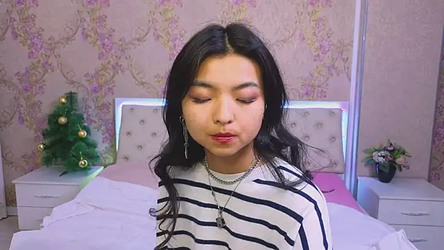 Snapshot of Shy_Kira chatting on January 2025 06:35:01 PM Shy Kira online show from January 2025 06:35:01 PM