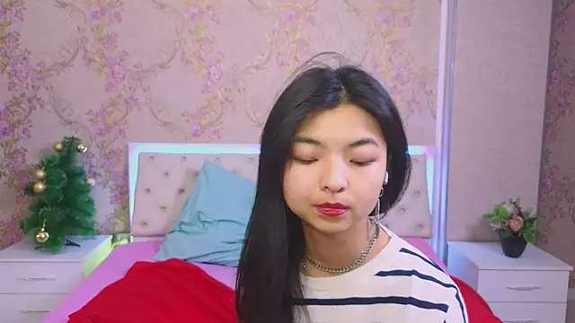 Snapshot of Shy_Kira chatting on January 2025 06:28:01 PM Shy Kira online show from January 2025 06:28:01 PM