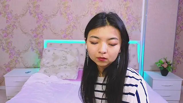 Snapshot of Shy_Kira chatting on January 2025 12:28:02 PM Shy Kira online show from January 2025 12:28:02 PM