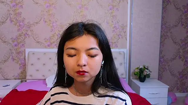 Snapshot of Shy_Kira chatting on February 2025 12:41:02 PM Shy Kira online show from February 2025 12:41:02 PM