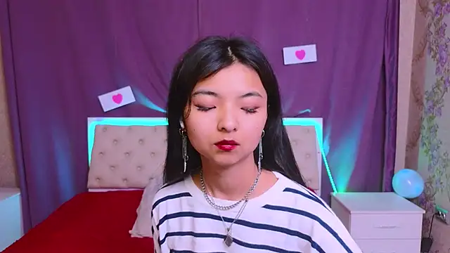 Snapshot of Shy_Kira chatting on February 2025 12:33:01 PM Shy Kira online show from February 2025 12:33:01 PM