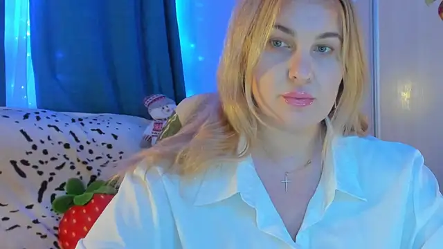 CoraSwon online show from January 2025 05:18:01 PM