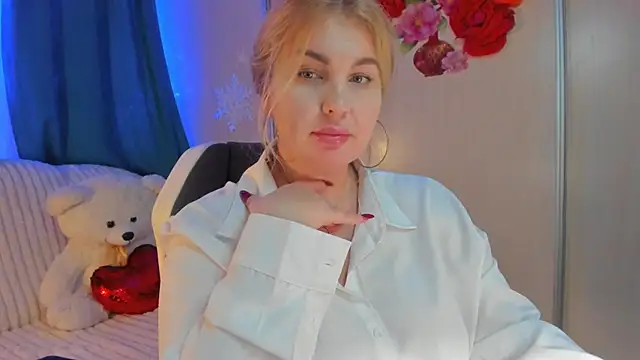 CoraSwon online show from January 2025 03:10:02 PM