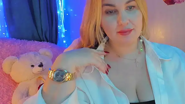 CoraSwon online show from January 2025 05:06:01 PM