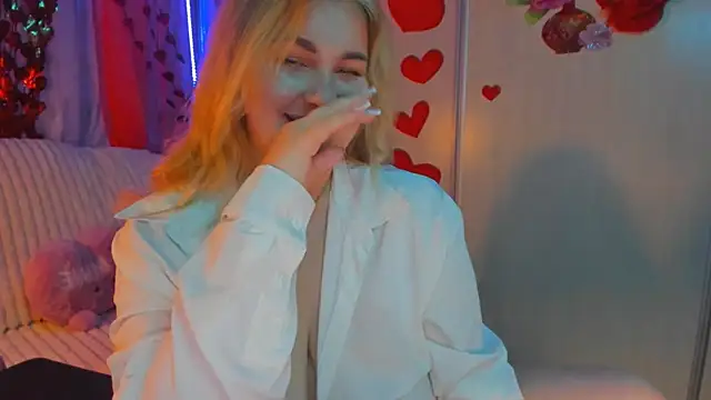 CoraSwon online show from February 2025 06:45:01 PM