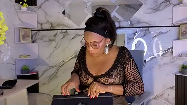 AmberNix online show from July 2026 01:32:02 PM