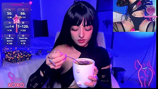 Snapshot of HollyDominic chatting on December 2024 04:58:01 PM HollyDominic online show from December 2024 04:58:01 PM