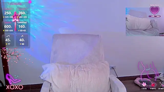 Snapshot of HollyDominic chatting on December 2024 09:30:02 PM HollyDominic online show from December 2024 09:30:02 PM