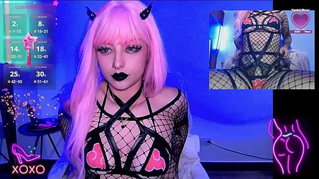 Snapshot of HollyDominic chatting on February 2025 05:20:01 PM HollyDominic online show from February 2025 05:20:01 PM