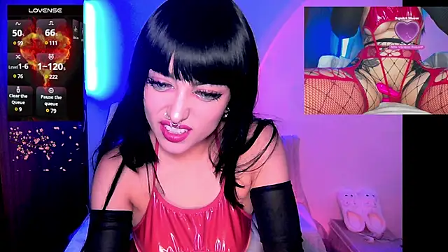 Snapshot of HollyDominic chatting on March 2025 05:08:02 PM HollyDominic online show from March 2025 05:08:02 PM